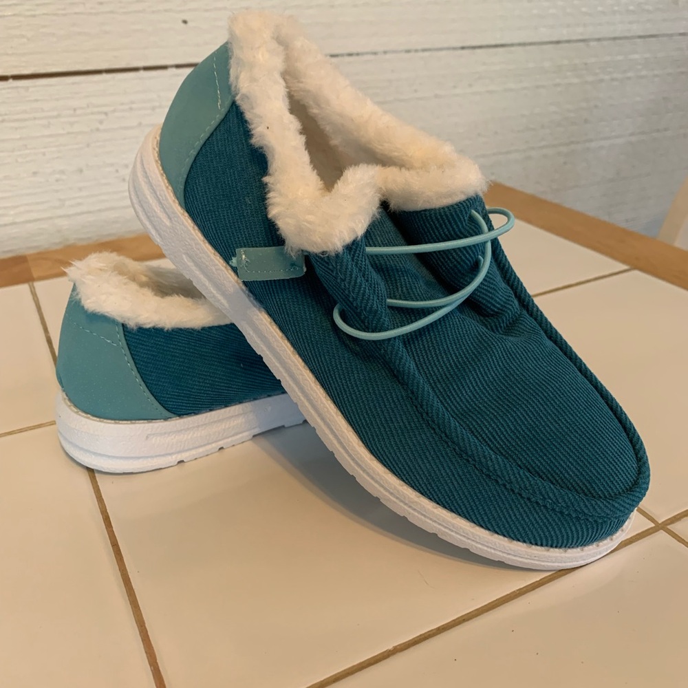 *NEW*. Fur lined moccasins.  Size 8.